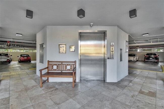 Building Photo - 4201 N Ocean Dr