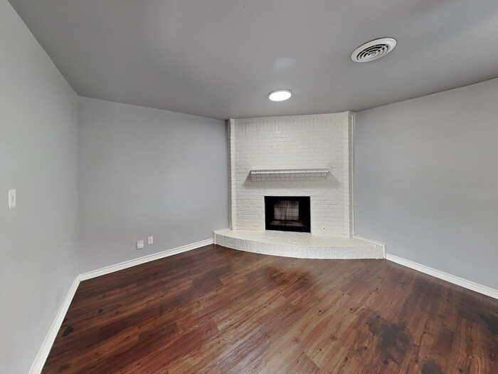Building Photo - 639 Elton St