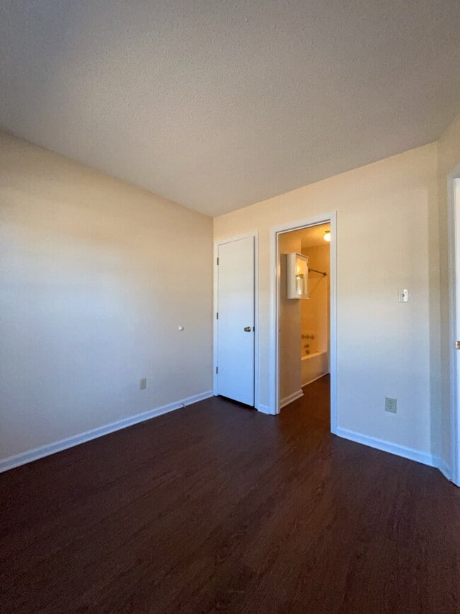 Building Photo - 2119 Rolling Ridge Dr