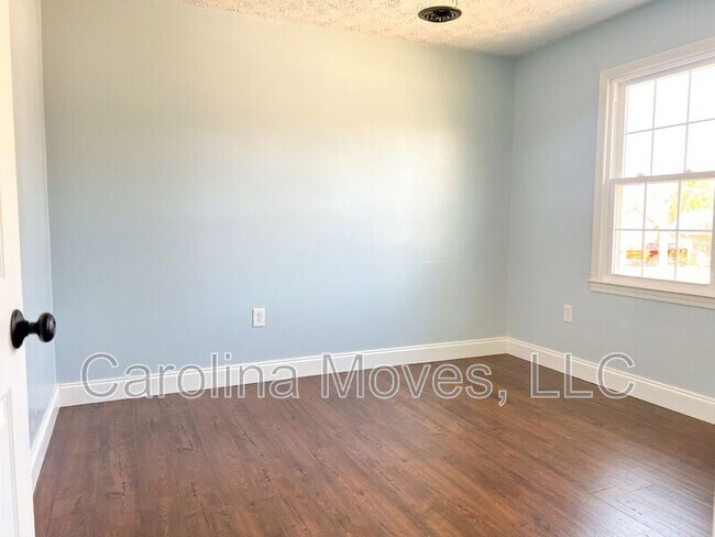 Building Photo - 206 Manassas Dr