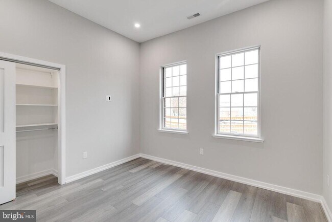 Building Photo - 752 S 16th St