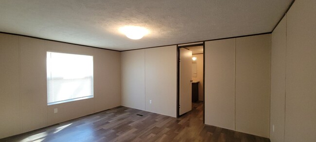 Building Photo - Very nice 3 bedroom/2 bath mobile home in ...