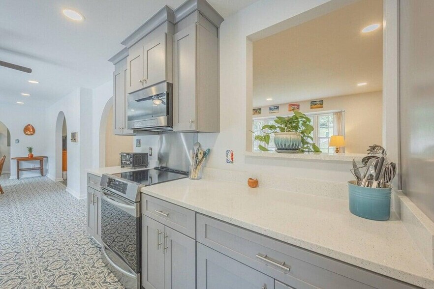 Building Photo - 635 Rivermont Rd