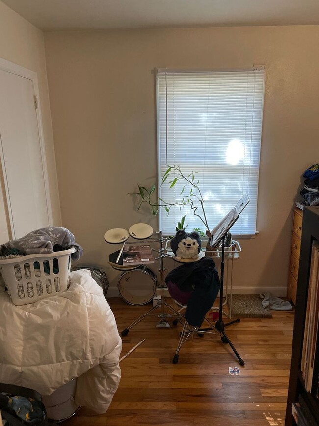 Building Photo - Cozy 1BR Normaltown Home