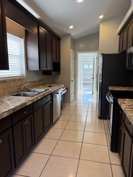 Building Photo - 4904 Park View Ct