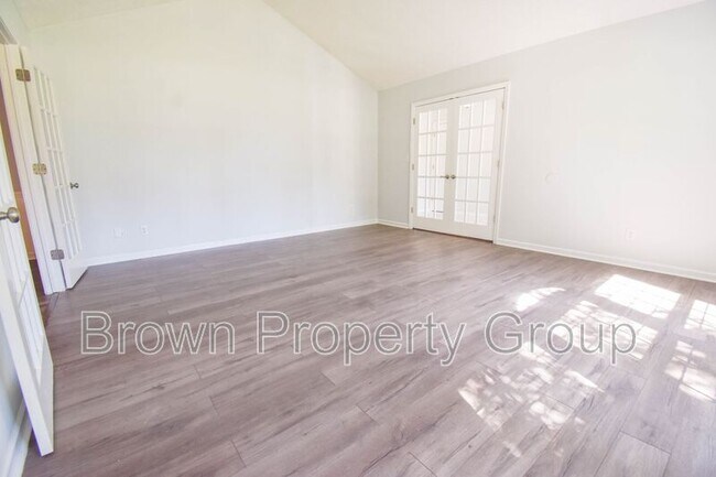 Building Photo - 867 Long Iron Dr