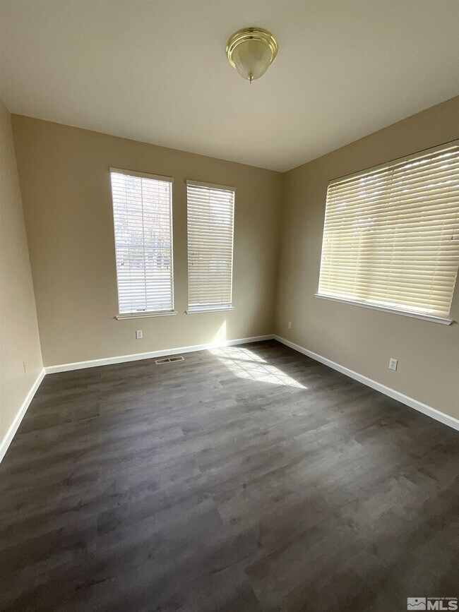 Building Photo - 2847 Falcon Ridge Dr