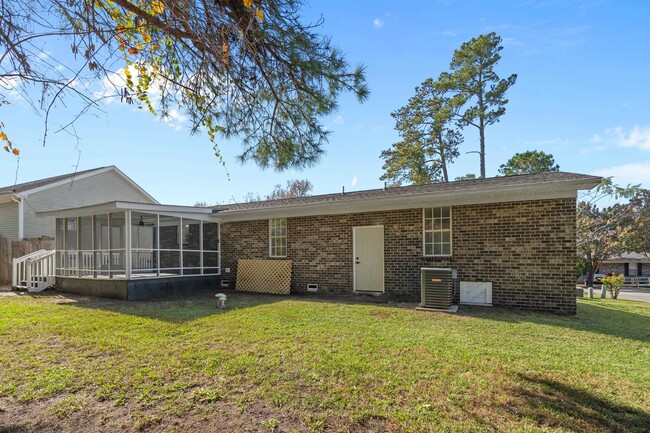 Building Photo - 1114 Temple St