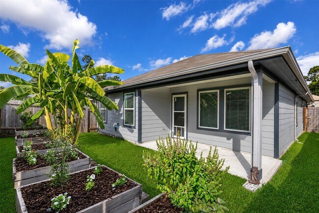 Building Photo - 14129 Upper Gardenia Ln