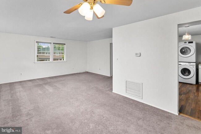 Building Photo - 295 Lander Dr