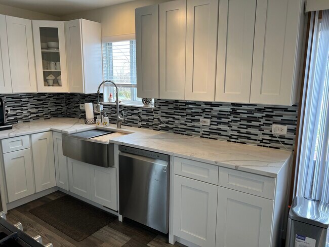 Building Photo - 1327 Fox Chase Dr