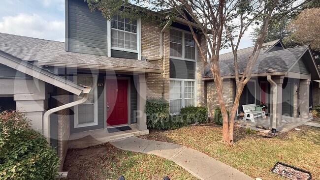 Building Photo - 1015 E Yager Ln