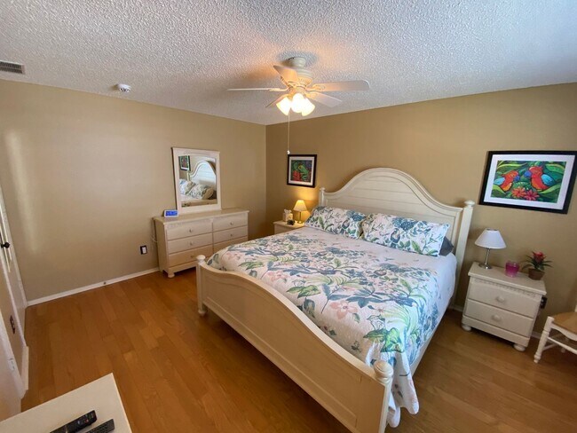 Building Photo - Great Location Turnkey Villa In The Villag...