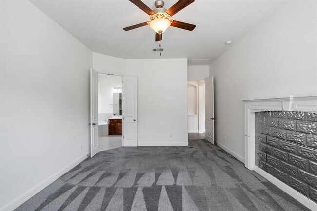 Building Photo - 175 Senna Dr