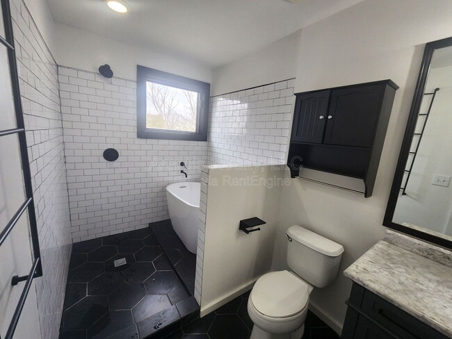 Building Photo - 1282 MacKintosh pknw