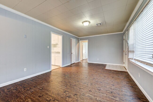 Building Photo - 2144 Pearson Dr