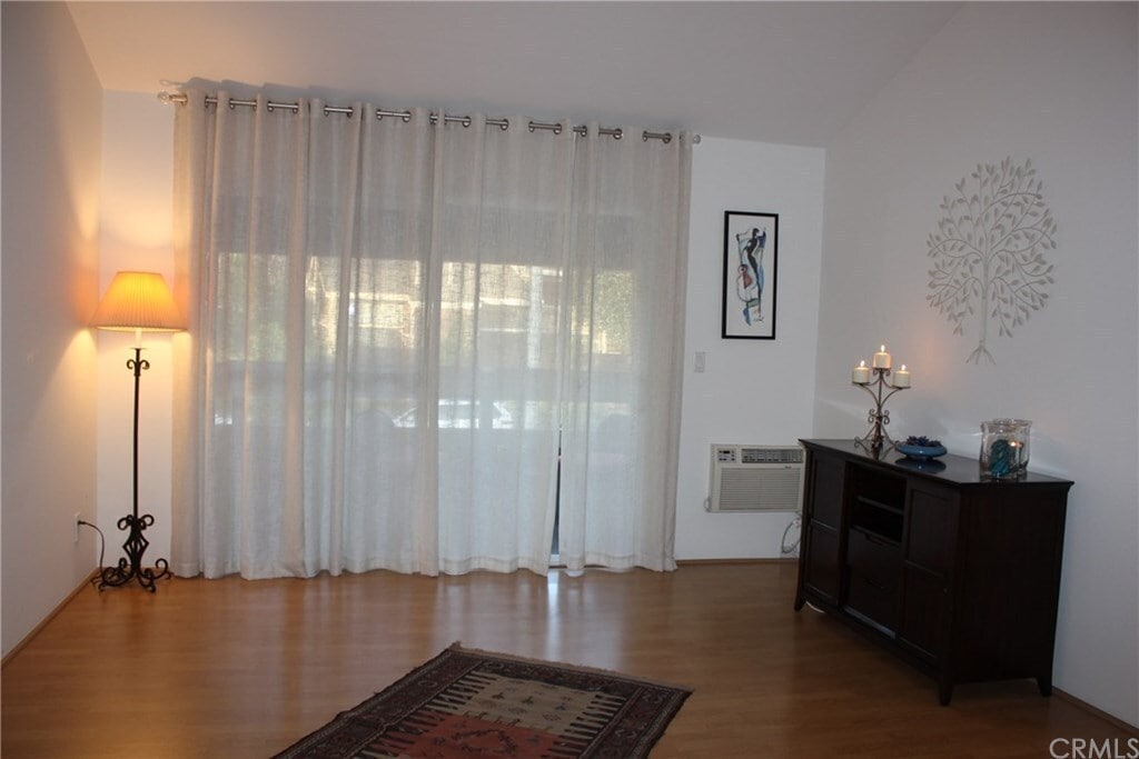 Living Room - 220 Springview