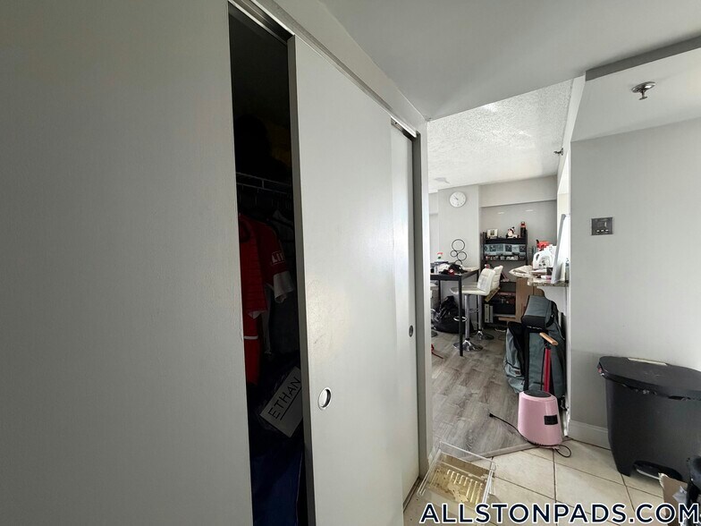 Building Photo - 15 N Beacon St