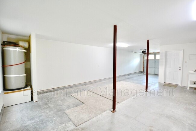 Building Photo - 1402 Hamlin Park Cir