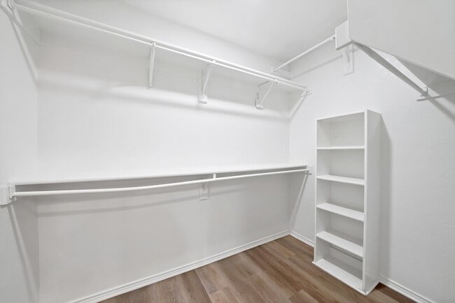 Building Photo - 7548 Meadow Creek Dr