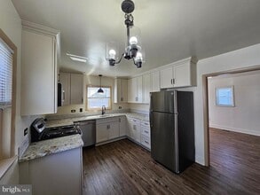 Building Photo - 729 Faulkner Ave