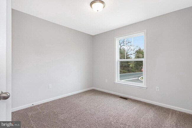 Building Photo - 1015 Harbour Dr