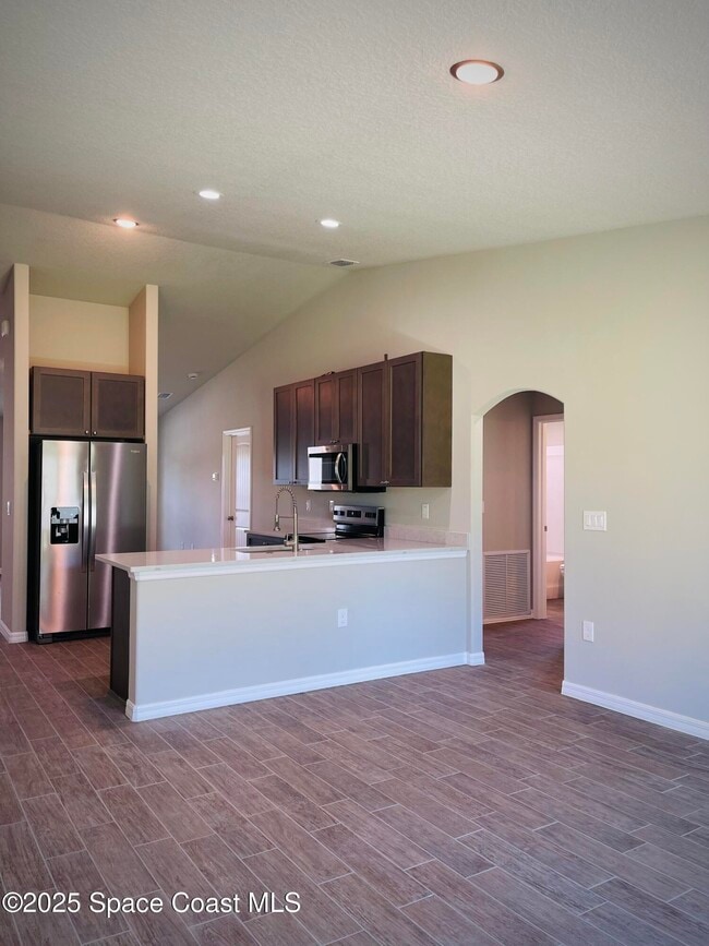 Building Photo - 1101 San Filippo Dr SE