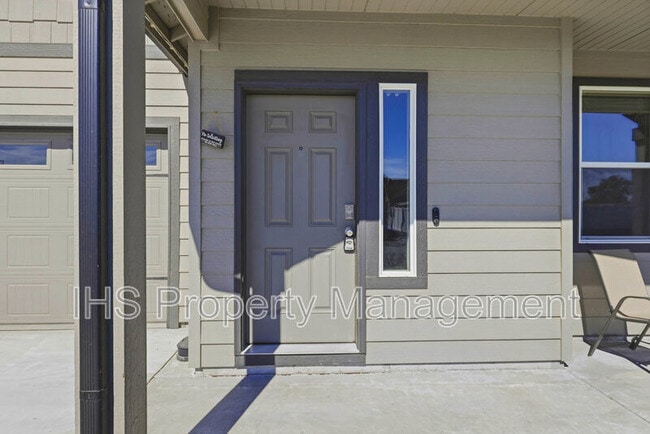 Building Photo - 1918 S Elm Pl