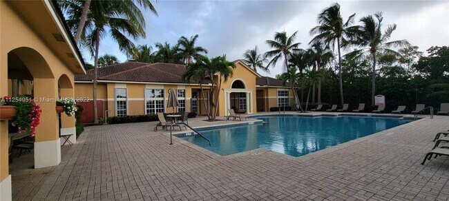 Building Photo - 400 Scotia Dr