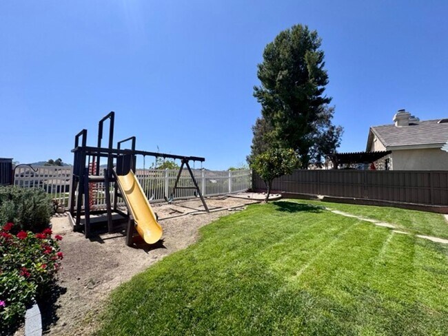 Building Photo - Beautiful 4 Bedroom + Office Home for Lease