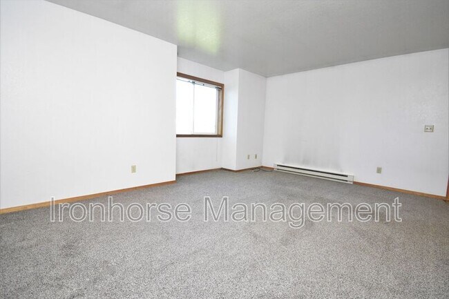 Building Photo - 519 S 15th Ave
