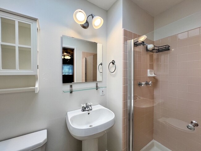 Building Photo - Single-Level Bel Aire Home with Spacious Layout