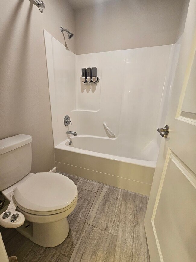 Building Photo - Spacious 5 Bedroom in Convenient North Creek Ridge, Bothell Location