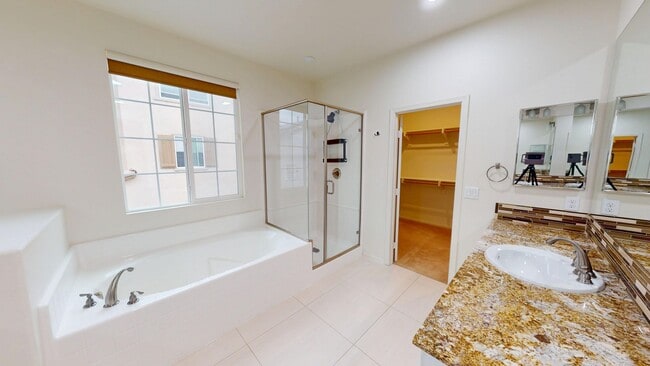 Building Photo - Former MODEL HOME | Great Location