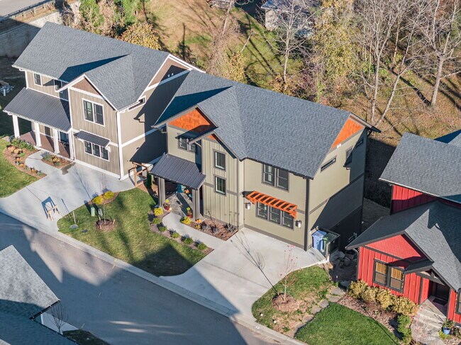 Building Photo - Fully Furnished | Asheville Area | 3–12 Month Leases Available
