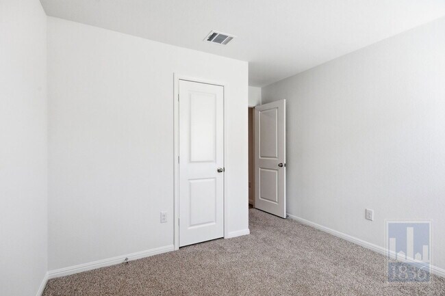 Building Photo - 1932 Marlin Spike Dr