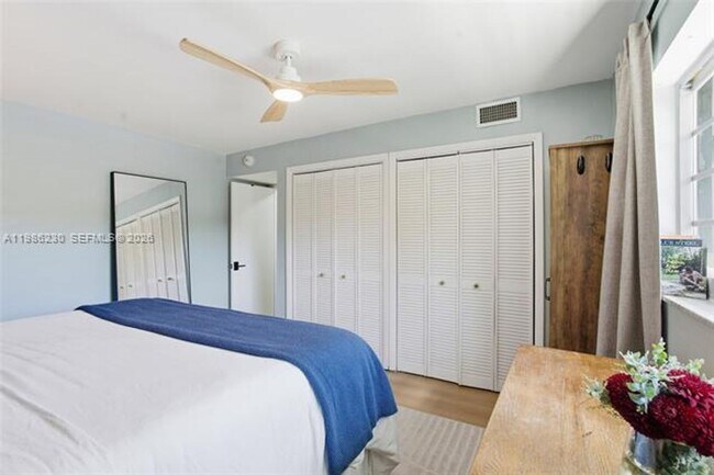 Building Photo - 1100 11th St