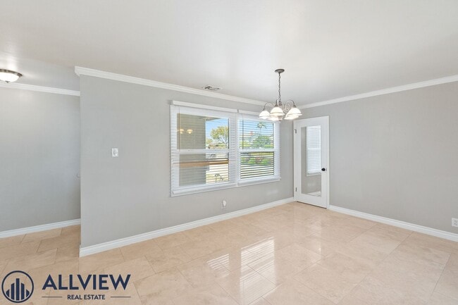 Building Photo - Upgraded 4 Bedroom, 3 Bathroom Home Available