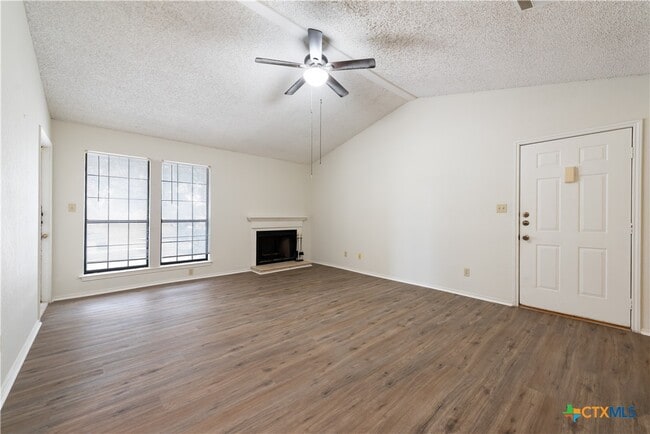 Building Photo - 1202 Thorpe Ln