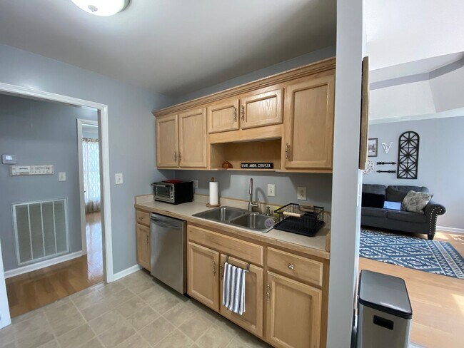 Building Photo - 3672 Fieldstone Dr