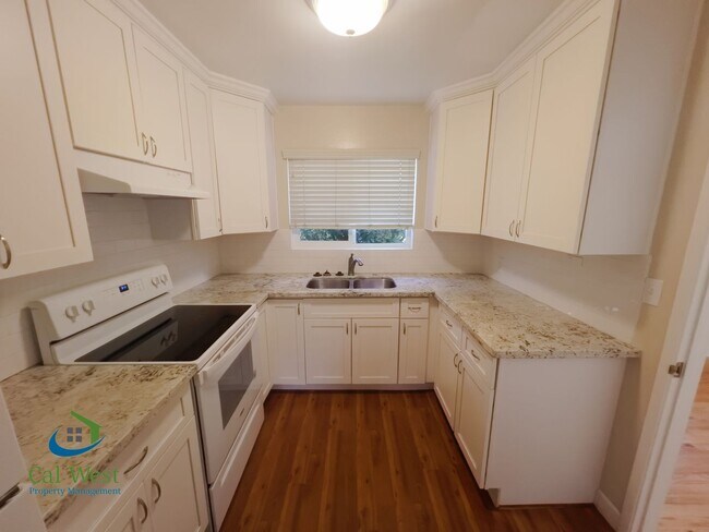 Building Photo - $2,695 - 2 BR/1BA Duplex-Downtown Willow G...