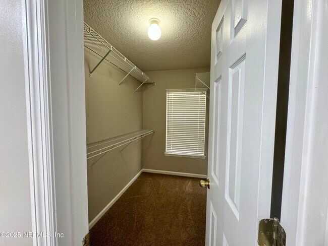 Building Photo - 450 Sherwood Oaks Dr