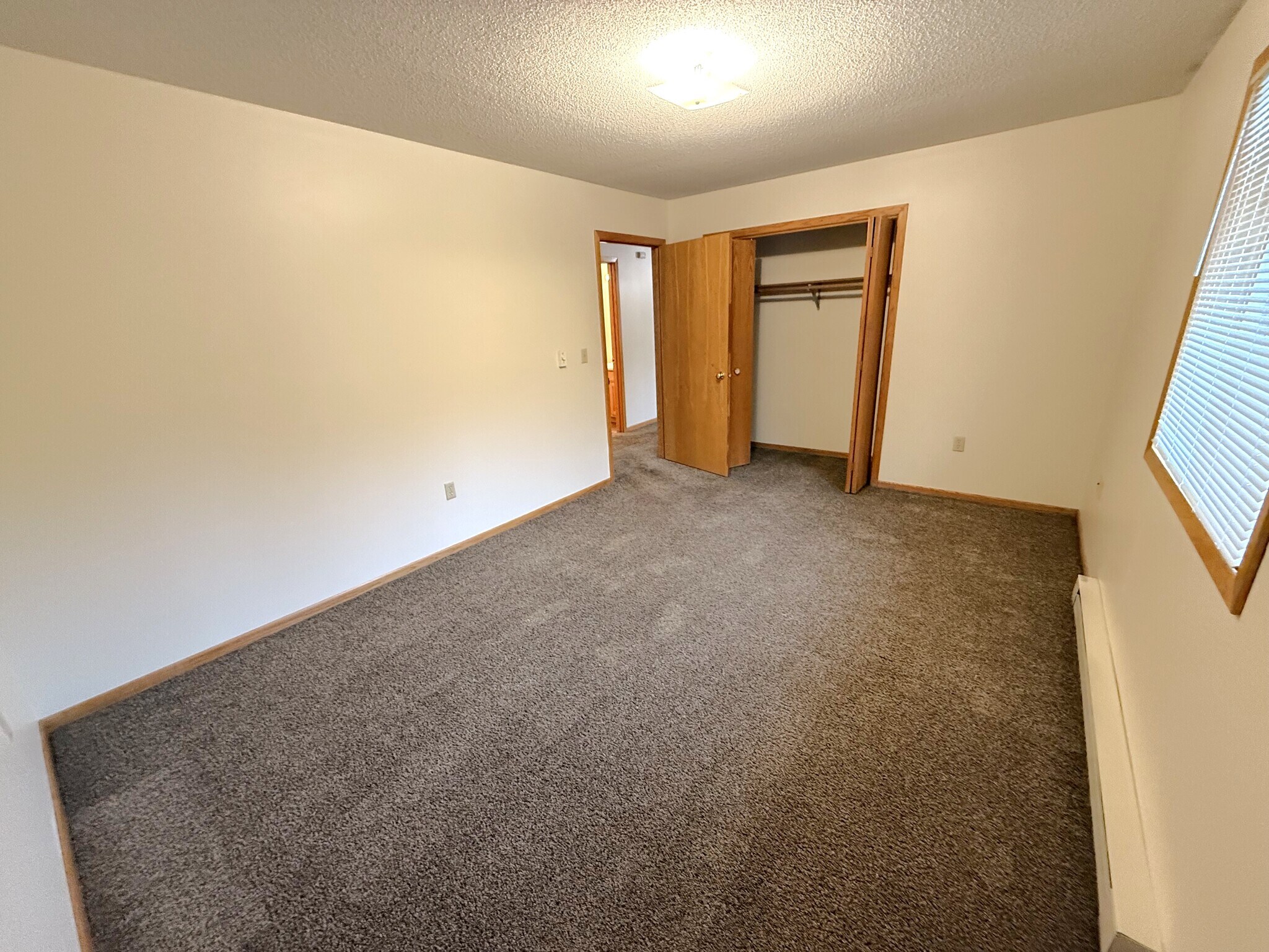 Building Photo - 343 Twin Oak Dr