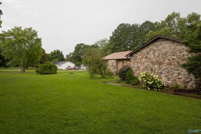 Building Photo - 17835 Oakdale Rd