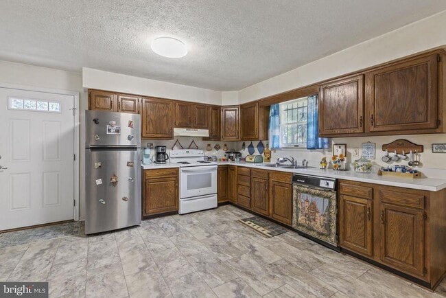 Building Photo - 638 Westwood Dr