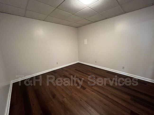 Building Photo - 6827 Antelope Dr