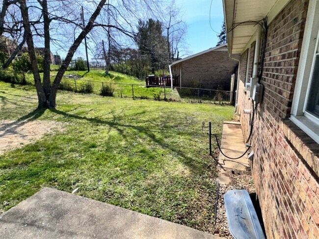 Building Photo - Beautiful House in Tates Creek! 4 BR, 2.5 ...
