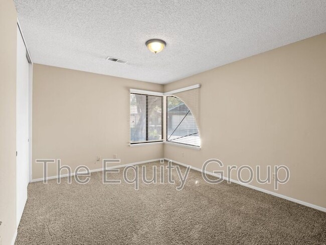 Building Photo - 1730 E Babcock Ave