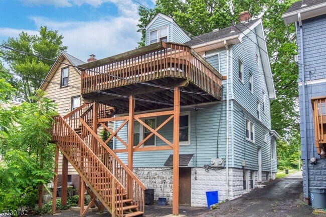 Building Photo - 51 Riggs Pl