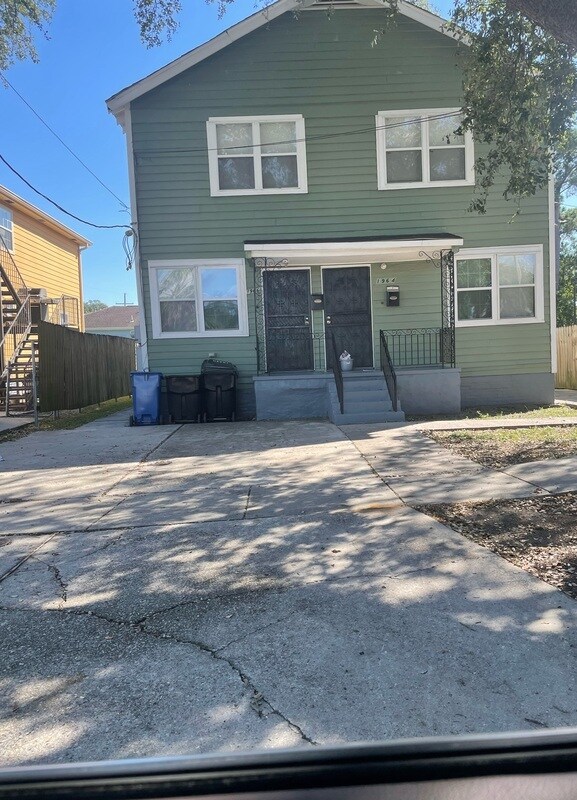 Primary Photo - 1964 Mirabeau Ave